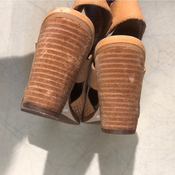 Vince Camuto size 6.5 laser cut wooden heels. - Picture 6 of 12
